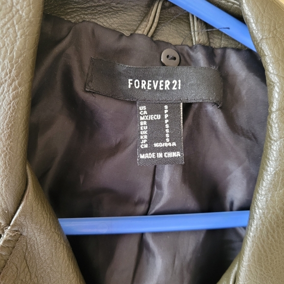 3/30$ FOREVER 21 FAUX GREEN LEATHER MOTO JACKET - MINT CONDITION -SMALL - Picture 3 of 4